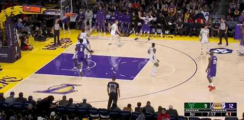 东契奇状态火热拼尽全力