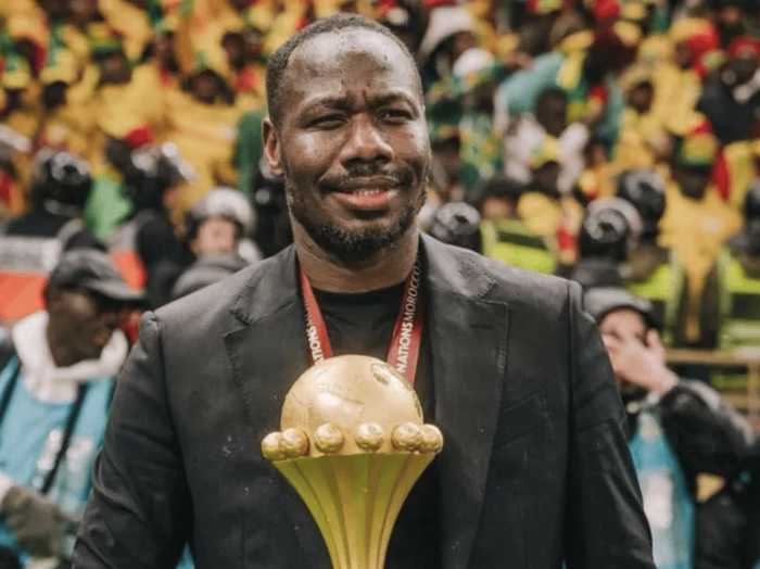 足坛温情一幕！球迷众筹为主帅交70万罚款 遭婉拒：有人更需要这钱